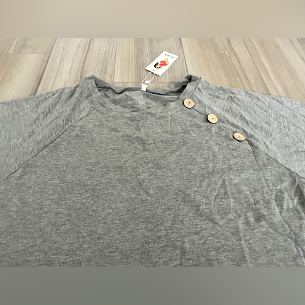 New with tags Tshirt w/ button details. Size 24W